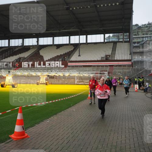 07.12.2025 - St. Pauli X-Mass-Run No. 15 Fabian Wolf http://msf.ph/oto/9420593 07.12.2025 11:40:46 Ziel 52, 726, 727, 1061, 1277, 2199, 2416, 2417, 2865, 2976, 3592, 3619, 4608 meine-sportfotos.de