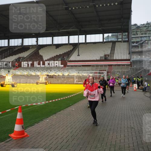 07.12.2025 - St. Pauli X-Mass-Run No. 15 Fabian Wolf http://msf.ph/oto/9420595 07.12.2025 11:40:47 Ziel 52, 726, 727, 1061, 1277, 2199, 2416, 2417, 2865, 2976, 3592, 3619, 4608 meine-sportfotos.de