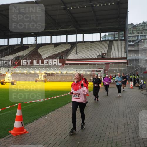 07.12.2025 - St. Pauli X-Mass-Run No. 15 Fabian Wolf http://msf.ph/oto/9420597 07.12.2025 11:40:47 Ziel 52, 726, 727, 1061, 1277, 2199, 2416, 2417, 2865, 2976, 3592, 3619, 4608 meine-sportfotos.de