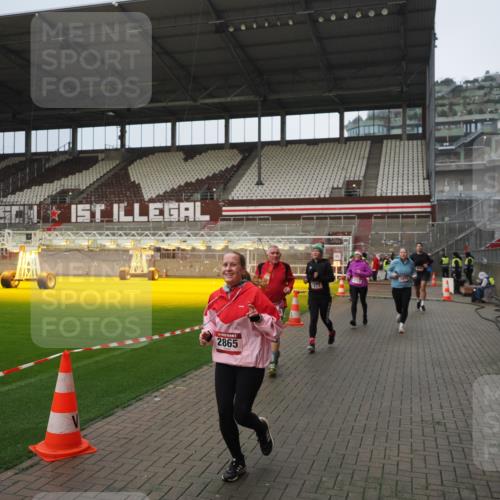 07.12.2025 - St. Pauli X-Mass-Run No. 15 Fabian Wolf http://msf.ph/oto/9420598 07.12.2025 11:40:47 Ziel 52, 726, 727, 1061, 1277, 2199, 2416, 2417, 2865, 2976, 3592, 3619, 4608 meine-sportfotos.de