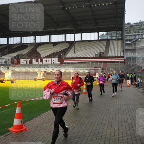 07.12.2025 - St. Pauli X-Mass-Run No. 15 Fabian Wolf http://msf.ph/oto/9420599 07.12.2025 11:40:47 Ziel 52, 726, 727, 1061, 1277, 2199, 2416, 2417, 2865, 2976, 3592, 3619, 4608 meine-sportfotos.de