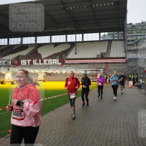 07.12.2025 - St. Pauli X-Mass-Run No. 15 Fabian Wolf http://msf.ph/oto/9420601 07.12.2025 11:40:48 Ziel 52, 726, 727, 1061, 1277, 2199, 2294, 2416, 2417, 2425, 2865, 2976, 3592, 3619, 4608 meine-sportfotos.de