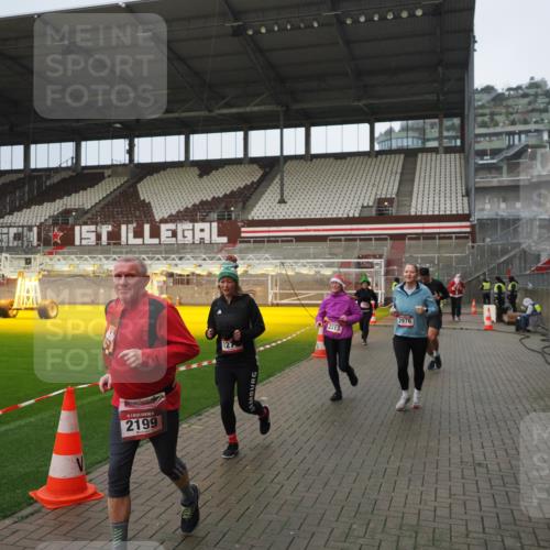 07.12.2025 - St. Pauli X-Mass-Run No. 15 Fabian Wolf http://msf.ph/oto/9420606 07.12.2025 11:40:49 Ziel 52, 726, 727, 1061, 1277, 2199, 2294, 2416, 2417, 2425, 2865, 2976, 3592, 3619, 4608 meine-sportfotos.de