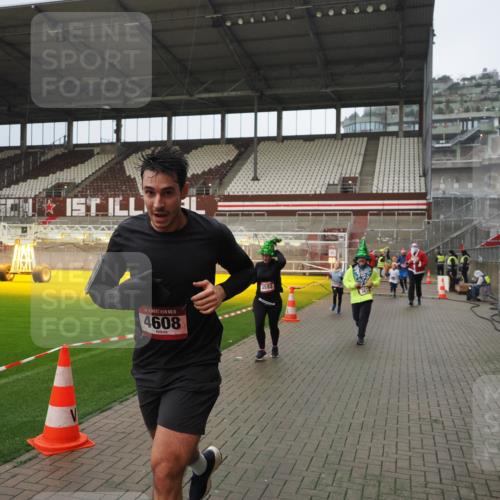 07.12.2025 - St. Pauli X-Mass-Run No. 15 Fabian Wolf http://msf.ph/oto/9420616 07.12.2025 11:40:51 Ziel 52, 726, 727, 1061, 1277, 2199, 2292, 2294, 2425, 2865, 2947, 2976, 3259, 3592, 3619, 4608 meine-sportfotos.de