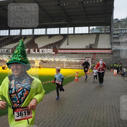 07.12.2025 - St. Pauli X-Mass-Run No. 15 Fabian Wolf http://msf.ph/oto/9420625 07.12.2025 11:40:54 Ziel 52, 726, 727, 1277, 2199, 2292, 2294, 2425, 2865, 2947, 2976, 3259, 3592, 3619, 3912, 4608 meine-sportfotos.de