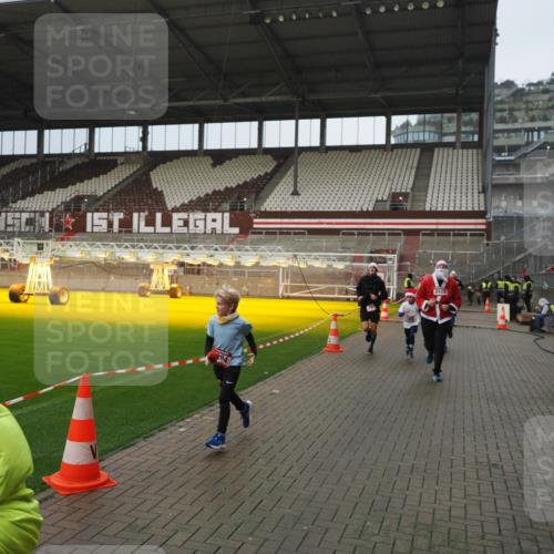 07.12.2025 - St. Pauli X-Mass-Run No. 15 Fabian Wolf http://msf.ph/oto/9420626 07.12.2025 11:40:54 Ziel 52, 726, 727, 1277, 2199, 2292, 2294, 2425, 2865, 2947, 2976, 3259, 3592, 3619, 3912, 4608 meine-sportfotos.de