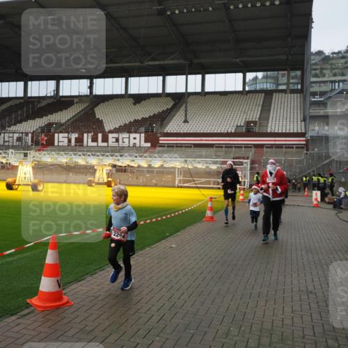 07.12.2025 - St. Pauli X-Mass-Run No. 15 Fabian Wolf http://msf.ph/oto/9420627 07.12.2025 11:40:54 Ziel 52, 726, 727, 1277, 2199, 2292, 2294, 2425, 2865, 2947, 2976, 3259, 3592, 3619, 3912, 4608 meine-sportfotos.de