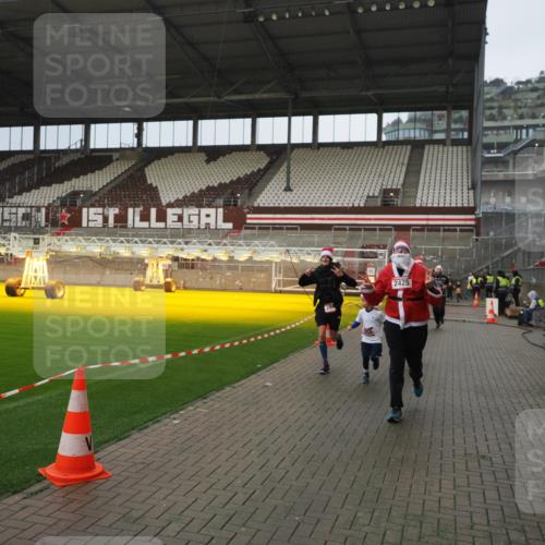 07.12.2025 - St. Pauli X-Mass-Run No. 15 Fabian Wolf http://msf.ph/oto/9420629 07.12.2025 11:40:55 Ziel 52, 726, 727, 1277, 2199, 2292, 2294, 2425, 2865, 2947, 2976, 3259, 3592, 3619, 3912, 4608 meine-sportfotos.de