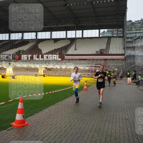 07.12.2025 - St. Pauli X-Mass-Run No. 15 Fabian Wolf http://msf.ph/oto/9420646 07.12.2025 11:41:04 Ziel 2292, 2294, 2425, 2708, 2710, 2947, 3259, 3592, 3619, 3880, 3885, 3912, 4608 meine-sportfotos.de