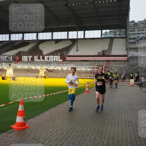 07.12.2025 - St. Pauli X-Mass-Run No. 15 Fabian Wolf http://msf.ph/oto/9420647 07.12.2025 11:41:04 Ziel 2292, 2294, 2425, 2708, 2710, 2947, 3259, 3592, 3619, 3880, 3885, 3912, 4608 meine-sportfotos.de