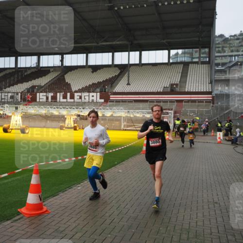 07.12.2025 - St. Pauli X-Mass-Run No. 15 Fabian Wolf http://msf.ph/oto/9420649 07.12.2025 11:41:04 Ziel 2292, 2294, 2425, 2708, 2710, 2947, 3259, 3592, 3619, 3880, 3885, 3912, 4608 meine-sportfotos.de