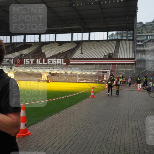 07.12.2025 - St. Pauli X-Mass-Run No. 15 Fabian Wolf http://msf.ph/oto/9420654 07.12.2025 11:41:05 Ziel 2292, 2294, 2425, 2708, 2710, 2947, 3259, 3592, 3619, 3880, 3885, 3912, 4608 meine-sportfotos.de