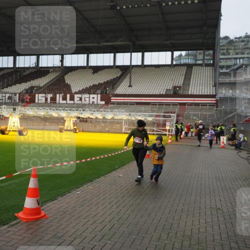 07.12.2025 - St. Pauli X-Mass-Run No. 15 Fabian Wolf http://msf.ph/oto/9420655 07.12.2025 11:41:08 Ziel 2292, 2294, 2425, 2708, 2710, 2947, 3259, 3747, 3748, 3880, 3885, 3912 meine-sportfotos.de
