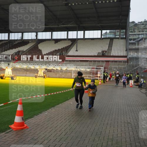 07.12.2025 - St. Pauli X-Mass-Run No. 15 Fabian Wolf http://msf.ph/oto/9420656 07.12.2025 11:41:09 Ziel 2292, 2708, 2710, 2947, 3259, 3747, 3748, 3880, 3885, 3912 meine-sportfotos.de