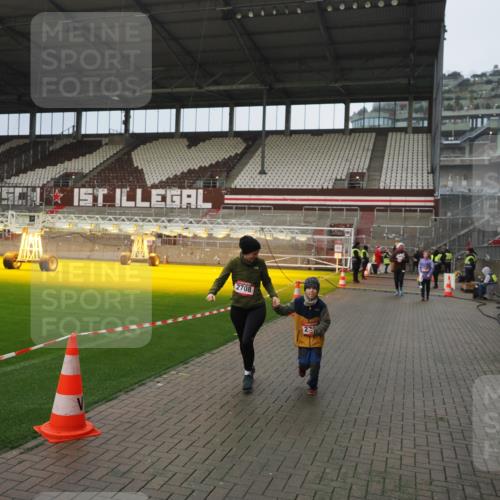 07.12.2025 - St. Pauli X-Mass-Run No. 15 Fabian Wolf http://msf.ph/oto/9420658 07.12.2025 11:41:09 Ziel 2292, 2708, 2710, 2947, 3259, 3747, 3748, 3880, 3885, 3912 meine-sportfotos.de
