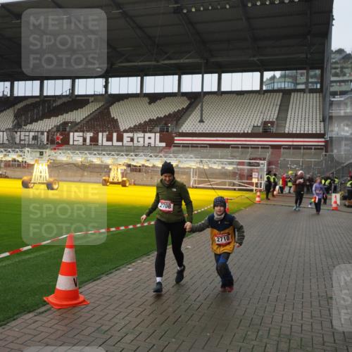 07.12.2025 - St. Pauli X-Mass-Run No. 15 Fabian Wolf http://msf.ph/oto/9420660 07.12.2025 11:41:09 Ziel 2292, 2708, 2710, 2947, 3259, 3747, 3748, 3880, 3885, 3912 meine-sportfotos.de