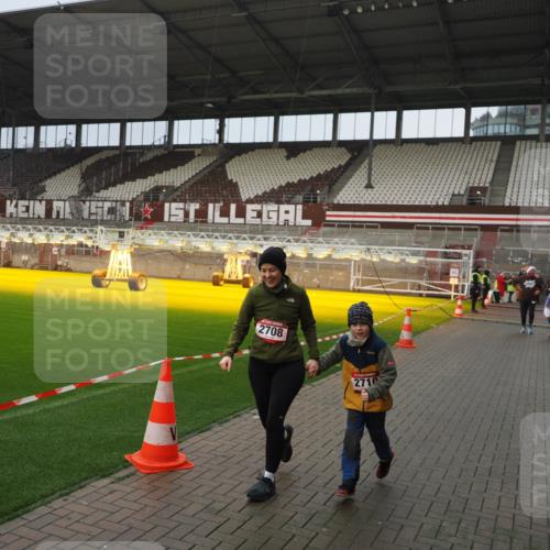 07.12.2025 - St. Pauli X-Mass-Run No. 15 Fabian Wolf http://msf.ph/oto/9420662 07.12.2025 11:41:10 Ziel 2292, 2708, 2710, 2947, 3259, 3747, 3748, 3880, 3885, 3912 meine-sportfotos.de