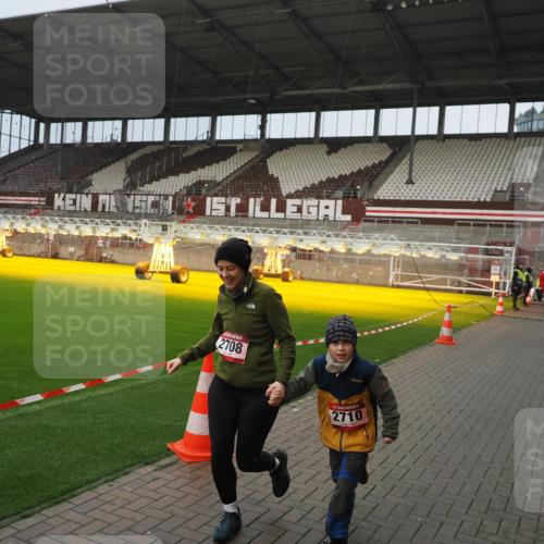 07.12.2025 - St. Pauli X-Mass-Run No. 15 Fabian Wolf http://msf.ph/oto/9420664 07.12.2025 11:41:10 Ziel 2292, 2708, 2710, 2947, 3259, 3747, 3748, 3880, 3885, 3912 meine-sportfotos.de