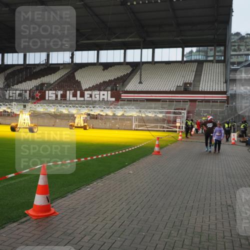 07.12.2025 - St. Pauli X-Mass-Run No. 15 Fabian Wolf http://msf.ph/oto/9420669 07.12.2025 11:41:12 Ziel 2708, 2710, 3747, 3748, 3880, 3885, 3912 meine-sportfotos.de