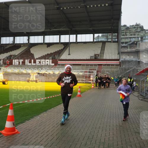 07.12.2025 - St. Pauli X-Mass-Run No. 15 Fabian Wolf http://msf.ph/oto/9420674 07.12.2025 11:41:19 Ziel 2465, 2466, 2470, 2471, 2476, 2479, 2491, 2708, 2710, 3153, 3204, 3505, 3747, 3748, 3880, 3885 meine-sportfotos.de