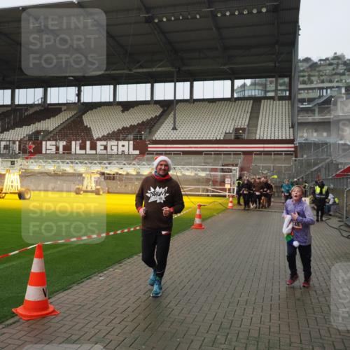 07.12.2025 - St. Pauli X-Mass-Run No. 15 Fabian Wolf http://msf.ph/oto/9420675 07.12.2025 11:41:19 Ziel 2465, 2466, 2470, 2471, 2476, 2479, 2491, 2708, 2710, 3153, 3204, 3505, 3747, 3748, 3880, 3885 meine-sportfotos.de