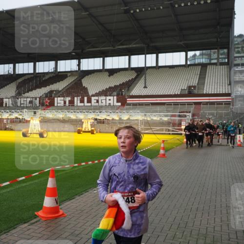 07.12.2025 - St. Pauli X-Mass-Run No. 15 Fabian Wolf http://msf.ph/oto/9420684 07.12.2025 11:41:21 Ziel 2465, 2466, 2470, 2471, 2476, 2479, 2491, 3153, 3204, 3505, 3747, 3748 meine-sportfotos.de