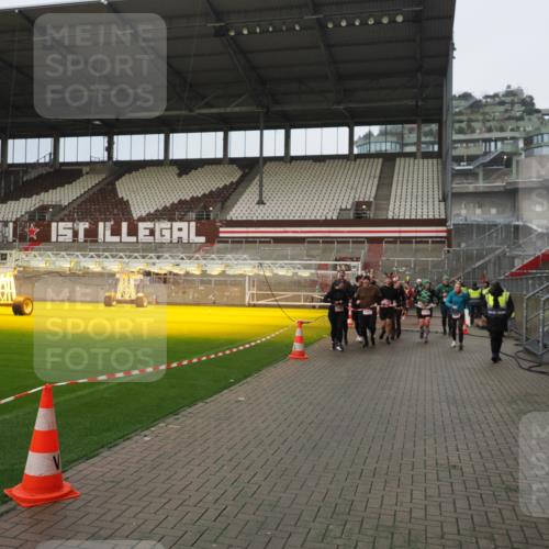 07.12.2025 - St. Pauli X-Mass-Run No. 15 Fabian Wolf http://msf.ph/oto/9420685 07.12.2025 11:41:22 Ziel 2465, 2466, 2470, 2471, 2476, 2479, 2491, 3153, 3204, 3505, 3532, 3747, 3748 meine-sportfotos.de