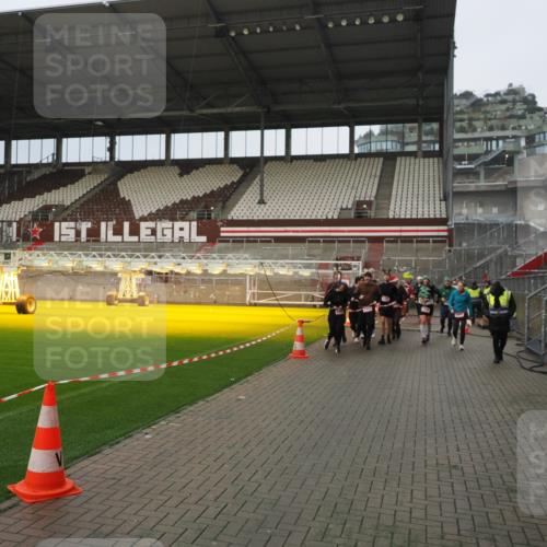 07.12.2025 - St. Pauli X-Mass-Run No. 15 Fabian Wolf http://msf.ph/oto/9420686 07.12.2025 11:41:23 Ziel 2465, 2466, 2470, 2471, 2476, 2479, 2491, 3153, 3204, 3505, 3532, 3747, 3748 meine-sportfotos.de