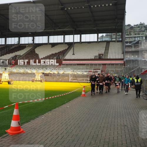 07.12.2025 - St. Pauli X-Mass-Run No. 15 Fabian Wolf http://msf.ph/oto/9420687 07.12.2025 11:41:23 Ziel 2465, 2466, 2470, 2471, 2476, 2479, 2491, 3153, 3204, 3505, 3532, 3747, 3748 meine-sportfotos.de