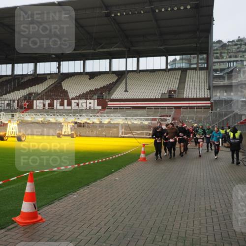 07.12.2025 - St. Pauli X-Mass-Run No. 15 Fabian Wolf http://msf.ph/oto/9420688 07.12.2025 11:41:23 Ziel 2465, 2466, 2470, 2471, 2476, 2479, 2491, 3153, 3204, 3505, 3532, 3747, 3748 meine-sportfotos.de