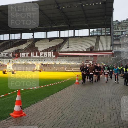 07.12.2025 - St. Pauli X-Mass-Run No. 15 Fabian Wolf http://msf.ph/oto/9420690 07.12.2025 11:41:23 Ziel 2465, 2466, 2470, 2471, 2476, 2479, 2491, 3153, 3204, 3505, 3532, 3747, 3748 meine-sportfotos.de