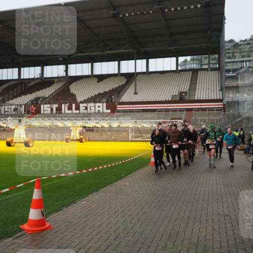 07.12.2025 - St. Pauli X-Mass-Run No. 15 Fabian Wolf http://msf.ph/oto/9420695 07.12.2025 11:41:24 Ziel 2465, 2466, 2470, 2471, 2476, 2479, 2491, 3153, 3204, 3505, 3532, 3747, 3748 meine-sportfotos.de