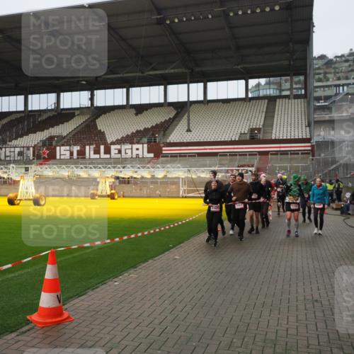 07.12.2025 - St. Pauli X-Mass-Run No. 15 Fabian Wolf http://msf.ph/oto/9420696 07.12.2025 11:41:25 Ziel 2465, 2466, 2470, 2471, 2476, 2479, 2491, 3153, 3204, 3393, 3505, 3532, 3747, 3748 meine-sportfotos.de