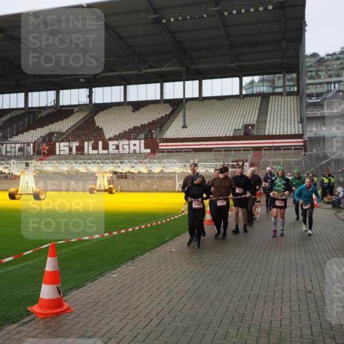 07.12.2025 - St. Pauli X-Mass-Run No. 15 Fabian Wolf http://msf.ph/oto/9420700 07.12.2025 11:41:26 Ziel 2465, 2466, 2470, 2471, 2476, 2479, 2491, 3153, 3204, 3393, 3505, 3532, 3747, 3748 meine-sportfotos.de