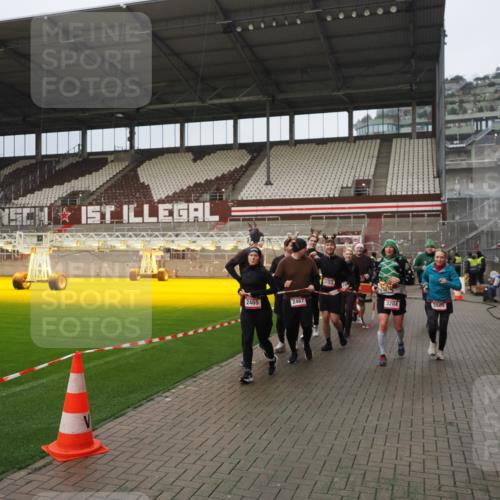 07.12.2025 - St. Pauli X-Mass-Run No. 15 Fabian Wolf http://msf.ph/oto/9420703 07.12.2025 11:41:27 Ziel 2465, 2466, 2470, 2471, 2476, 2479, 2491, 3153, 3204, 3393, 3505, 3532, 3732, 3747 meine-sportfotos.de