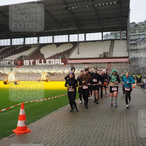 07.12.2025 - St. Pauli X-Mass-Run No. 15 Fabian Wolf http://msf.ph/oto/9420704 07.12.2025 11:41:27 Ziel 2465, 2466, 2470, 2471, 2476, 2479, 2491, 3153, 3204, 3393, 3505, 3532, 3732, 3747 meine-sportfotos.de