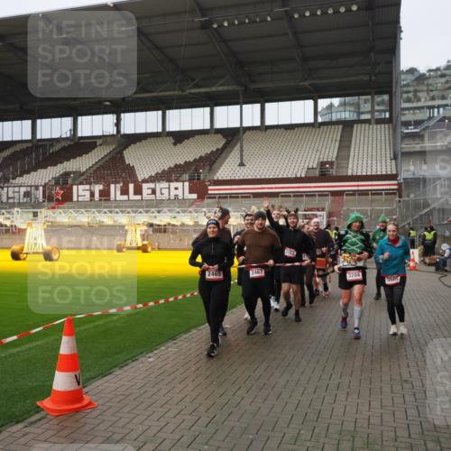 07.12.2025 - St. Pauli X-Mass-Run No. 15 Fabian Wolf http://msf.ph/oto/9420705 07.12.2025 11:41:27 Ziel 2465, 2466, 2470, 2471, 2476, 2479, 2491, 3153, 3204, 3393, 3505, 3532, 3732, 3747 meine-sportfotos.de
