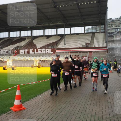 07.12.2025 - St. Pauli X-Mass-Run No. 15 Fabian Wolf http://msf.ph/oto/9420706 07.12.2025 11:41:27 Ziel 2465, 2466, 2470, 2471, 2476, 2479, 2491, 3153, 3204, 3393, 3505, 3532, 3732, 3747 meine-sportfotos.de