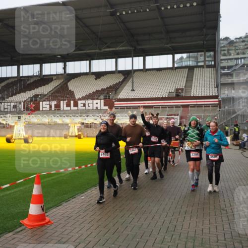 07.12.2025 - St. Pauli X-Mass-Run No. 15 Fabian Wolf http://msf.ph/oto/9420707 07.12.2025 11:41:27 Ziel 2465, 2466, 2470, 2471, 2476, 2479, 2491, 3153, 3204, 3393, 3505, 3532, 3732, 3747 meine-sportfotos.de