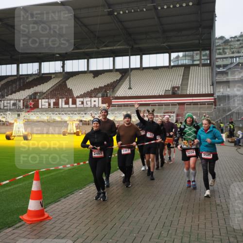 07.12.2025 - St. Pauli X-Mass-Run No. 15 Fabian Wolf http://msf.ph/oto/9420708 07.12.2025 11:41:28 Ziel 2465, 2466, 2470, 2471, 2476, 2479, 2491, 3153, 3204, 3393, 3505, 3532, 3732 meine-sportfotos.de