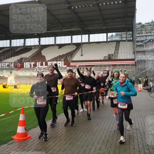 07.12.2025 - St. Pauli X-Mass-Run No. 15 Fabian Wolf http://msf.ph/oto/9420711 07.12.2025 11:41:28 Ziel 2465, 2466, 2470, 2471, 2476, 2479, 2491, 3153, 3204, 3393, 3505, 3532, 3732 meine-sportfotos.de