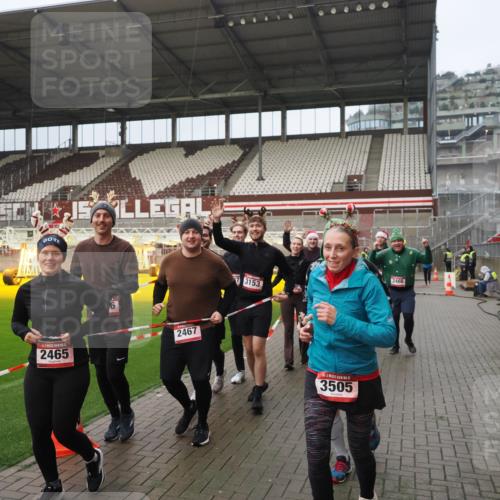 07.12.2025 - St. Pauli X-Mass-Run No. 15 Fabian Wolf http://msf.ph/oto/9420714 07.12.2025 11:41:29 Ziel 1801, 2465, 2466, 2470, 2471, 2476, 2479, 2491, 3153, 3204, 3393, 3505, 3532, 3732, 3755, 3764, 3784 meine-sportfotos.de
