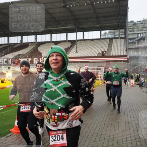 07.12.2025 - St. Pauli X-Mass-Run No. 15 Fabian Wolf http://msf.ph/oto/9420716 07.12.2025 11:41:30 Ziel 1801, 2465, 2466, 2470, 2471, 2476, 2479, 2491, 3153, 3204, 3393, 3505, 3532, 3732, 3755, 3757, 3764, 3784 meine-sportfotos.de