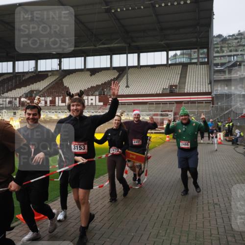 07.12.2025 - St. Pauli X-Mass-Run No. 15 Fabian Wolf http://msf.ph/oto/9420719 07.12.2025 11:41:31 Ziel 1801, 2465, 2466, 2470, 2471, 2476, 2479, 2491, 3153, 3204, 3393, 3505, 3532, 3732, 3755, 3757, 3764, 3784 meine-sportfotos.de
