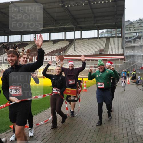 07.12.2025 - St. Pauli X-Mass-Run No. 15 Fabian Wolf http://msf.ph/oto/9420721 07.12.2025 11:41:31 Ziel 1801, 2465, 2466, 2470, 2471, 2476, 2479, 2491, 3153, 3204, 3393, 3505, 3532, 3732, 3755, 3757, 3764, 3784 meine-sportfotos.de