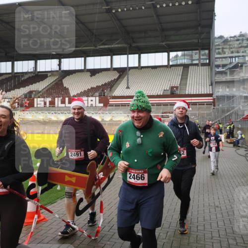 07.12.2025 - St. Pauli X-Mass-Run No. 15 Fabian Wolf http://msf.ph/oto/9420725 07.12.2025 11:41:33 Ziel 1801, 2465, 2466, 2470, 2471, 2476, 2479, 2491, 3153, 3204, 3393, 3505, 3532, 3732, 3755, 3757, 3764, 3784 meine-sportfotos.de