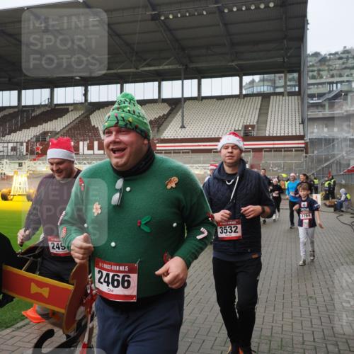 07.12.2025 - St. Pauli X-Mass-Run No. 15 Fabian Wolf http://msf.ph/oto/9420728 07.12.2025 11:41:33 Ziel 1801, 2465, 2466, 2470, 2471, 2476, 2479, 2491, 3153, 3204, 3393, 3505, 3532, 3732, 3755, 3757, 3764, 3784 meine-sportfotos.de