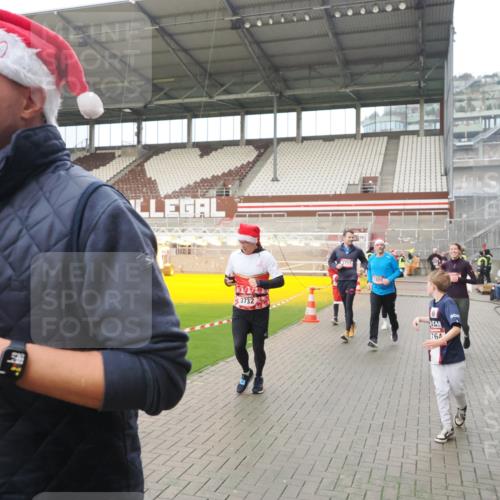 07.12.2025 - St. Pauli X-Mass-Run No. 15 Fabian Wolf http://msf.ph/oto/9420735 07.12.2025 11:41:35 Ziel 1801, 2465, 2466, 2470, 2471, 2476, 2479, 2491, 3153, 3204, 3393, 3505, 3532, 3555, 3732, 3755, 3757, 3764, 3784 meine-sportfotos.de