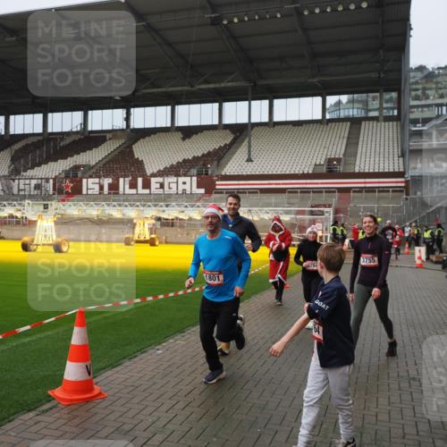 07.12.2025 - St. Pauli X-Mass-Run No. 15 Fabian Wolf http://msf.ph/oto/9420743 07.12.2025 11:41:36 Ziel 1801, 2231, 2466, 2470, 2471, 2476, 2479, 2491, 3153, 3204, 3393, 3505, 3532, 3555, 3732, 3755, 3757, 3764, 3784 meine-sportfotos.de