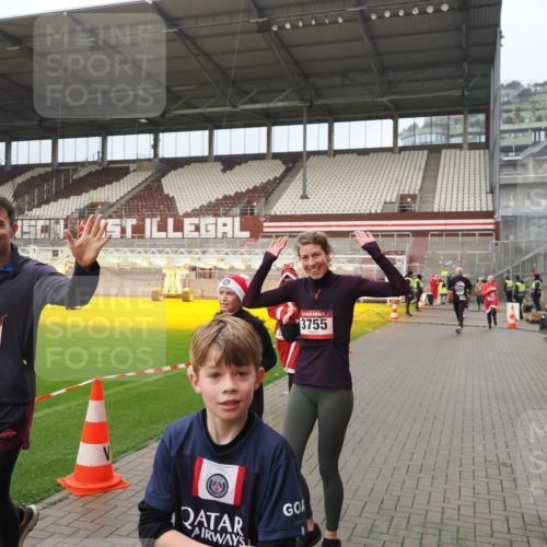 07.12.2025 - St. Pauli X-Mass-Run No. 15 Fabian Wolf http://msf.ph/oto/9420751 07.12.2025 11:41:38 Ziel 1801, 2231, 2466, 2491, 3204, 3222, 3393, 3505, 3532, 3555, 3732, 3755, 3757, 3764, 3784 meine-sportfotos.de
